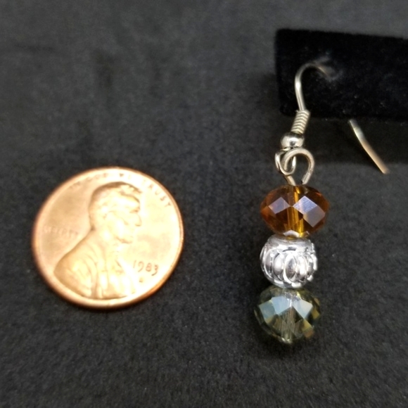 Gray/amber/aurora borealis crystal earrings - Picture 6 of 6